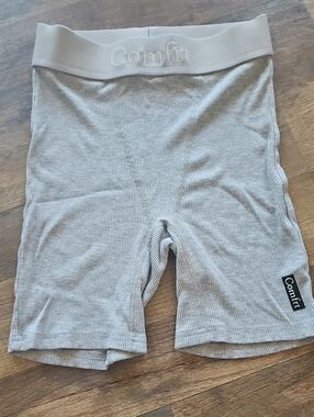 Comfirt Women's Ribbed Comfort Shorts in Light Gray